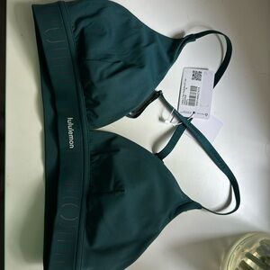 NWT Lululemon License to Train Triangle Bra A/B size 6